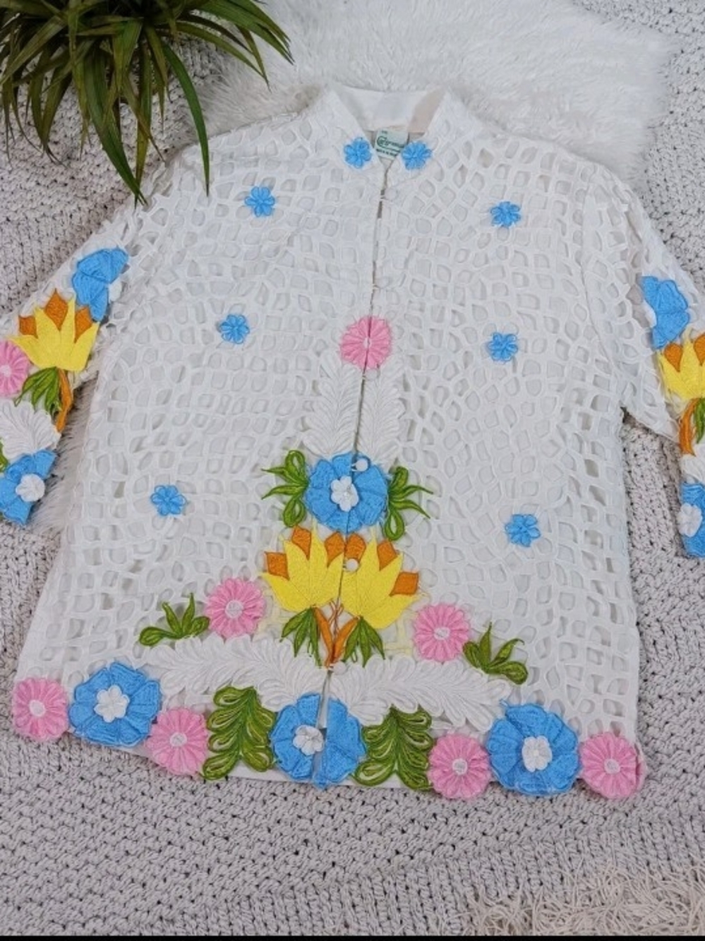 Vintage Caro Of Honolulu Floral Embroiderd White Eyelet Multicolor Jacket